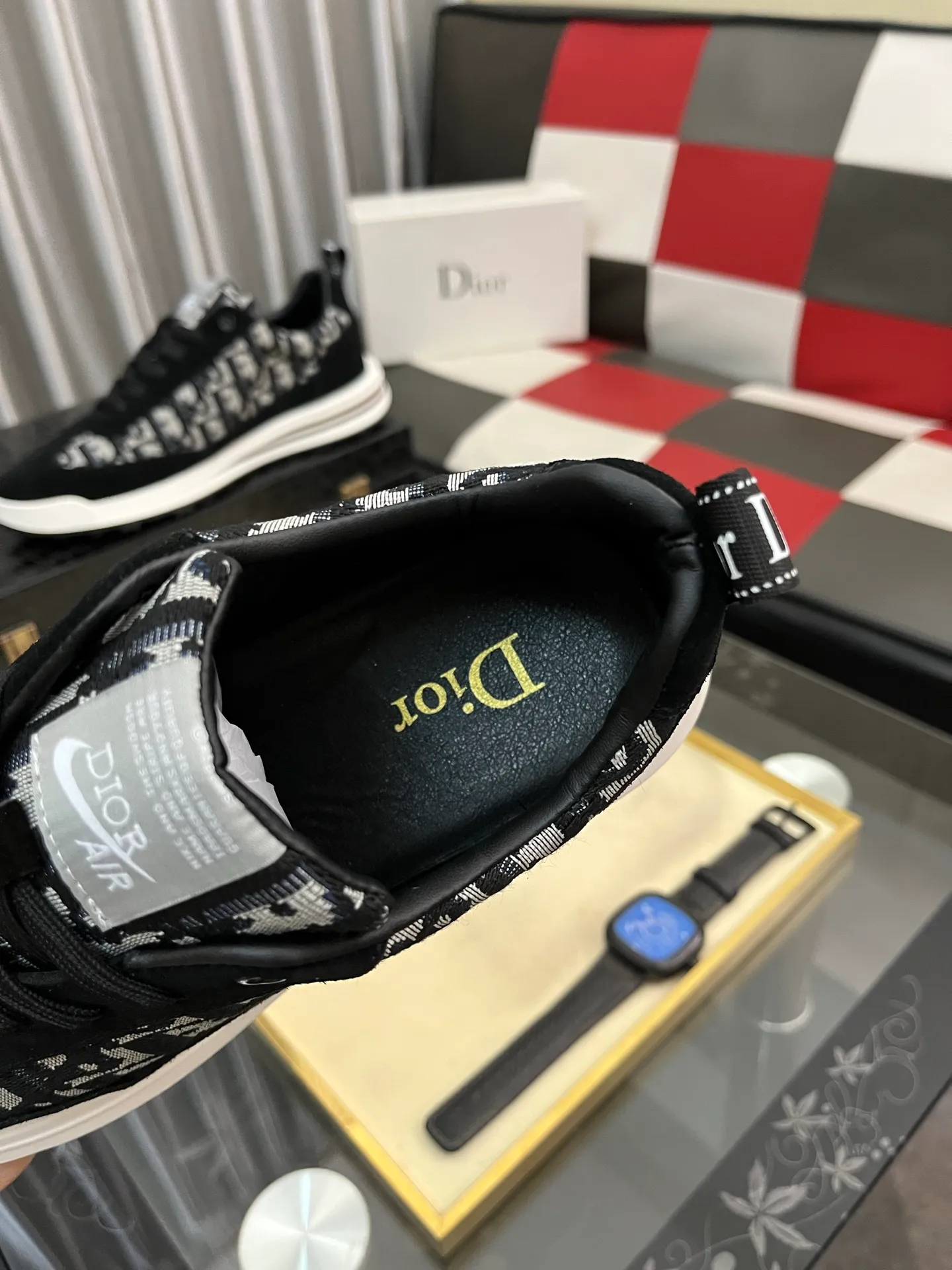 Men's shoes💰420⌚️⌚️[Dior] Dior's new men's genuine leather casual shoes, the highest version on the market, any comparison is welcome🆚! The original leather has excellent texture and is super high-end! Fetal sheep net lining imported from Italy, removable pad! Luxurious materials and fine workmanship, highly recommended! Code number: 38-443️⃣Colors available